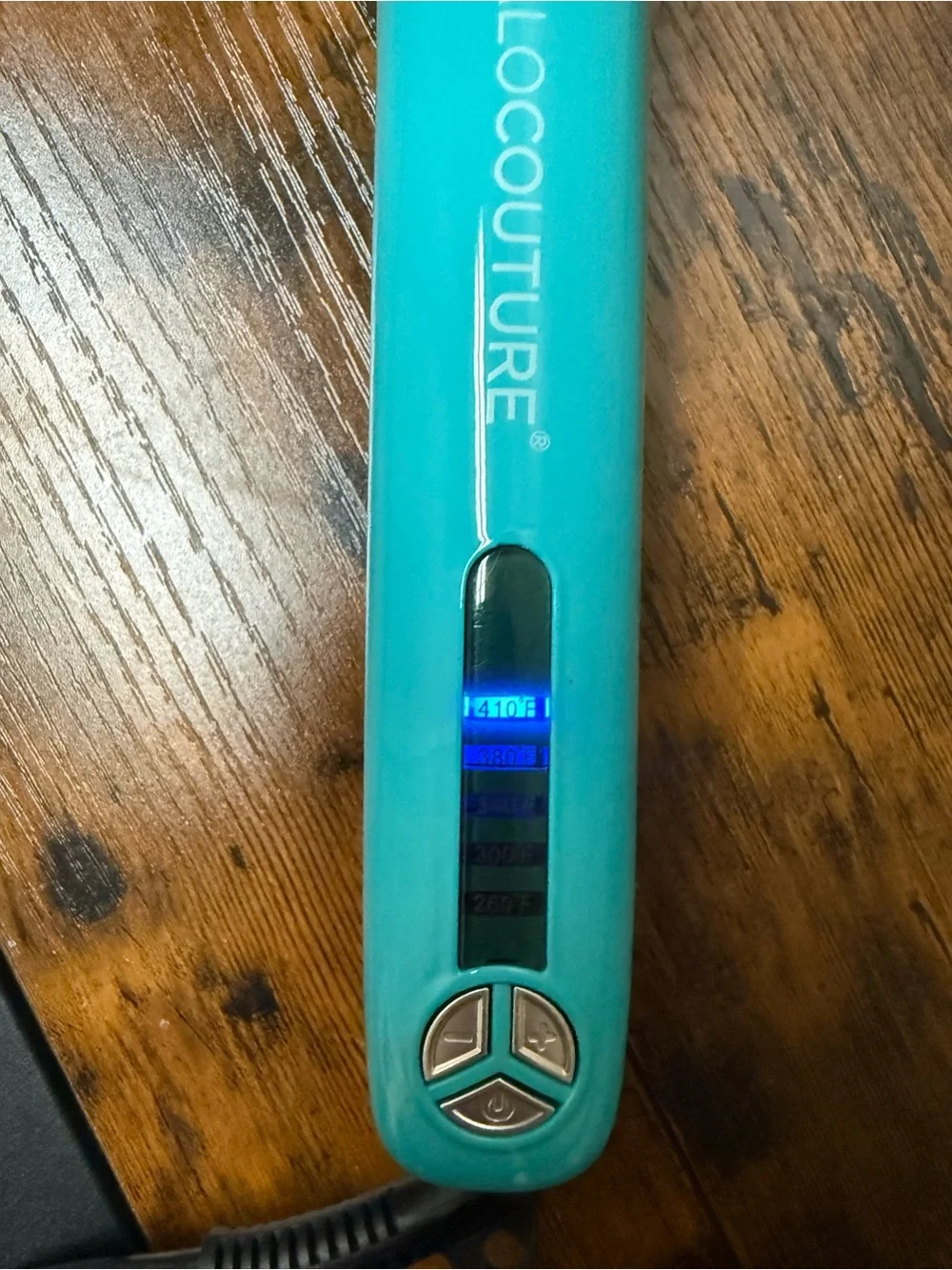 Auto rotating curling iron- halo couture